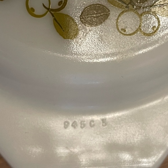 Pyrex- Verde Green Olives - Picture 6 of 8